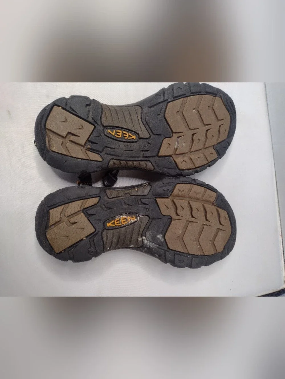KEEN Newport H2 Sandals Mens 9.5 Waterproof Leather Hiking Outdoor B12